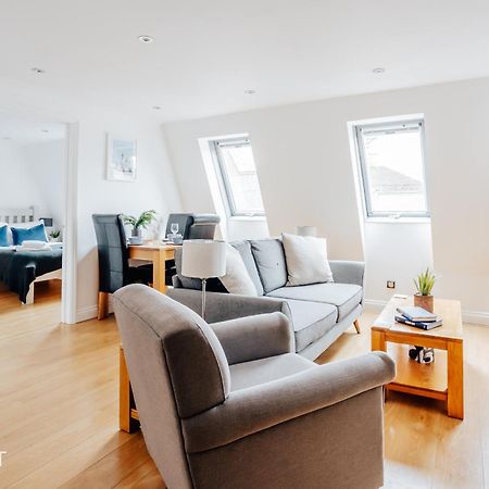 ניוברי Central 3 Bed Apartment At Regents Court, Newbury מראה חיצוני תמונה
