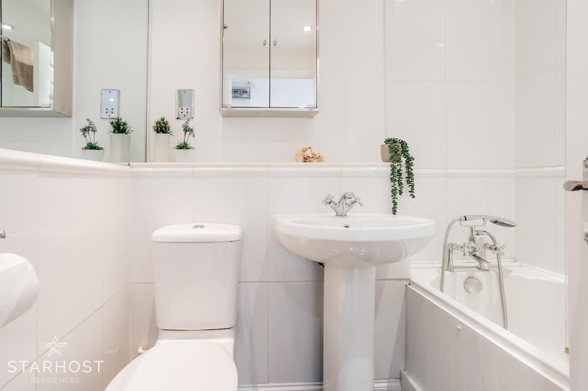 ניוברי Central 3 Bed Apartment At Regents Court, Newbury מראה חיצוני תמונה